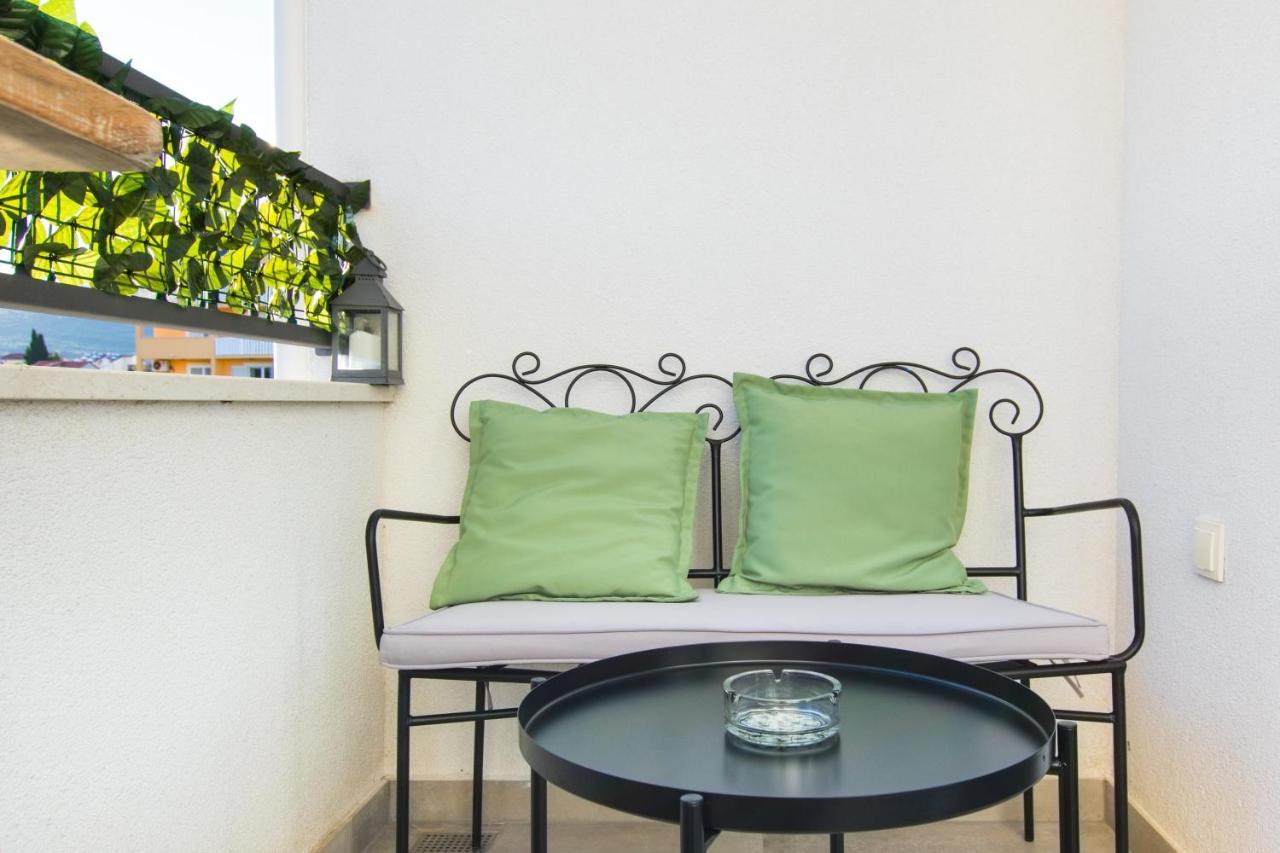 4 * Apartment Sunset Close To The Sea Kastela Exterior photo