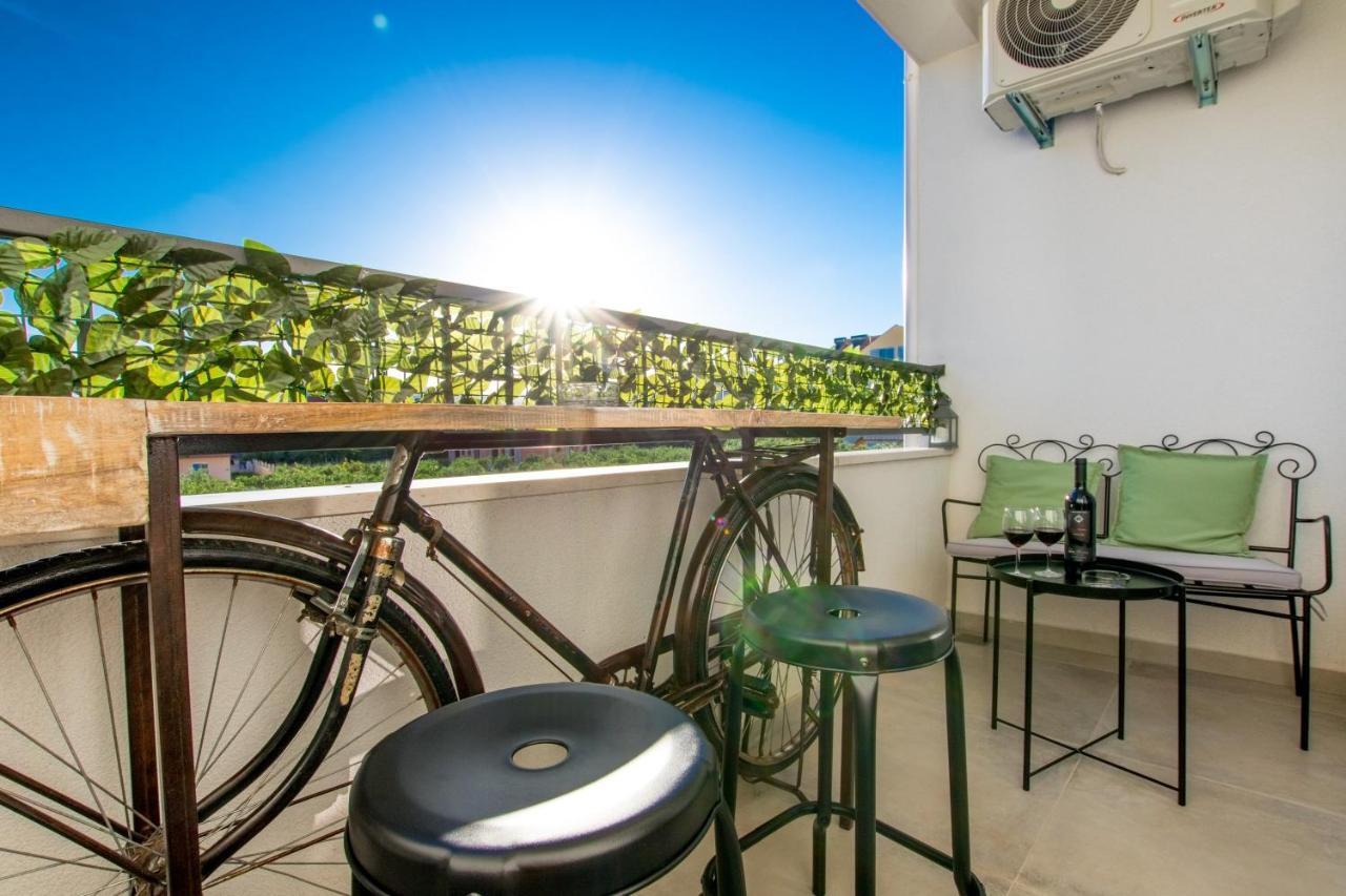 4 * Apartment Sunset Close To The Sea Kastela Exterior photo